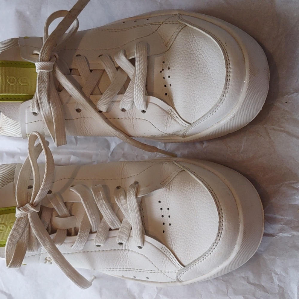 On Woman's The Rogers Center Court 2. White Sneakers with Green Accent - Picture 6 of 7